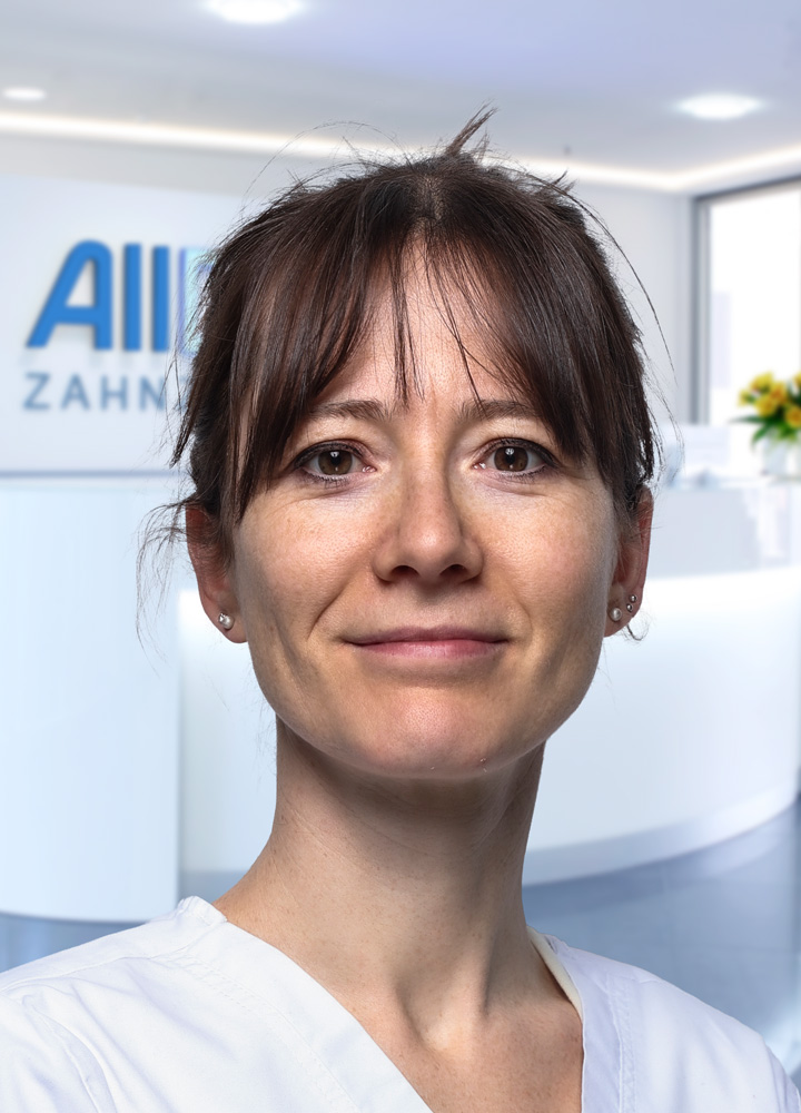 Portrait Zahn&auml;rztin Annemarie Michel (AllDent Karlsruhe)